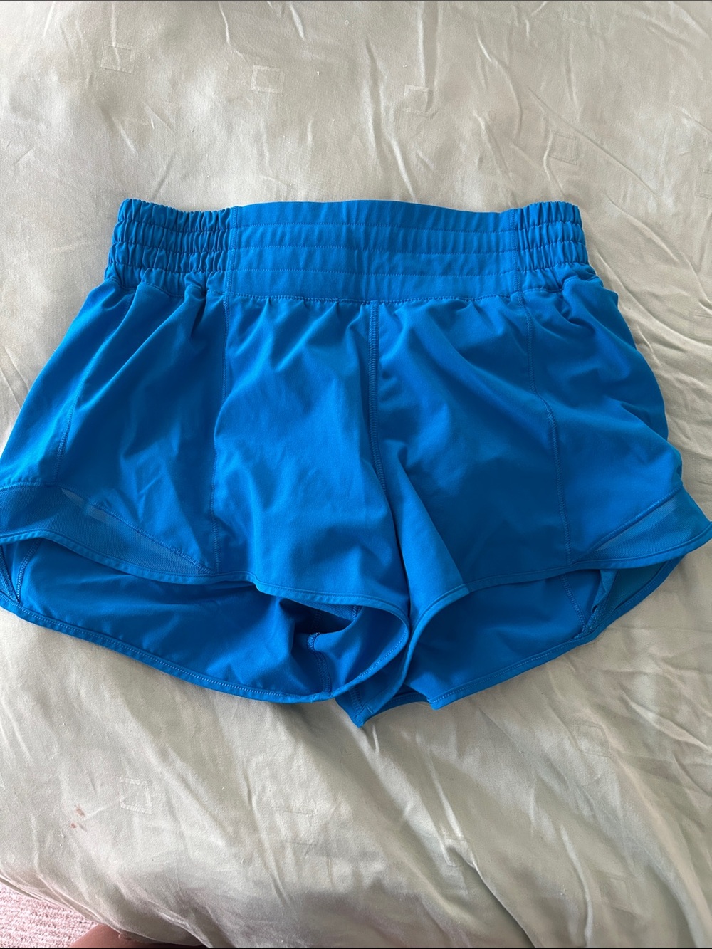 Lululemon hotly hit high rise shorts 2.5” in blue